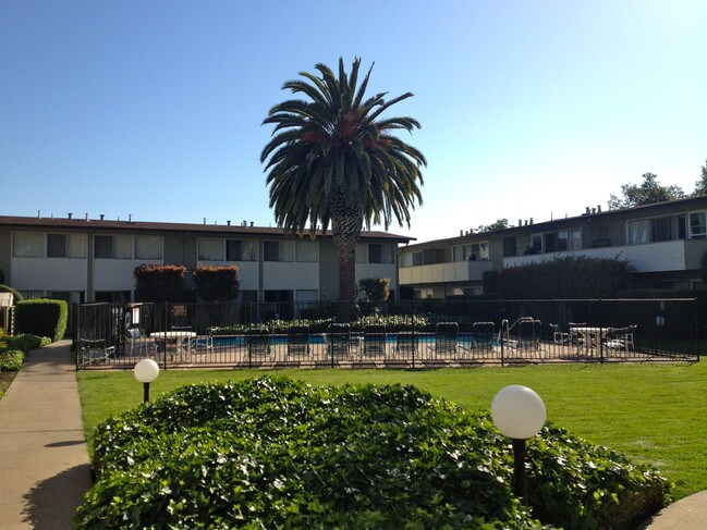 Foto del edificio - Peppertree Apartments