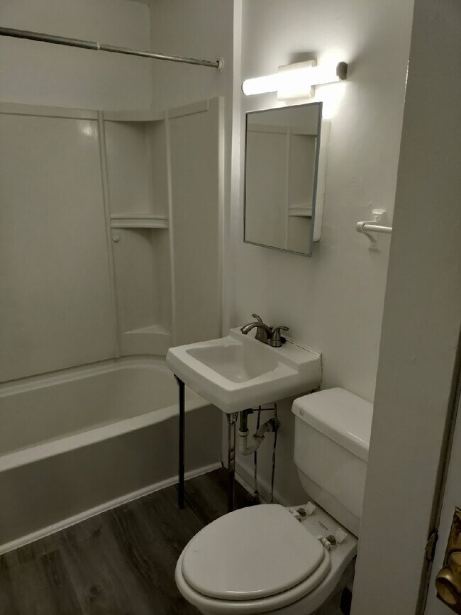 578 2nd St Unit 1, Pitcairn, PA 15140 Apartments in Pitcairn, PA