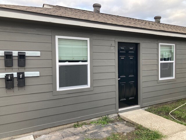 Exterior - 1035 Giovanni St