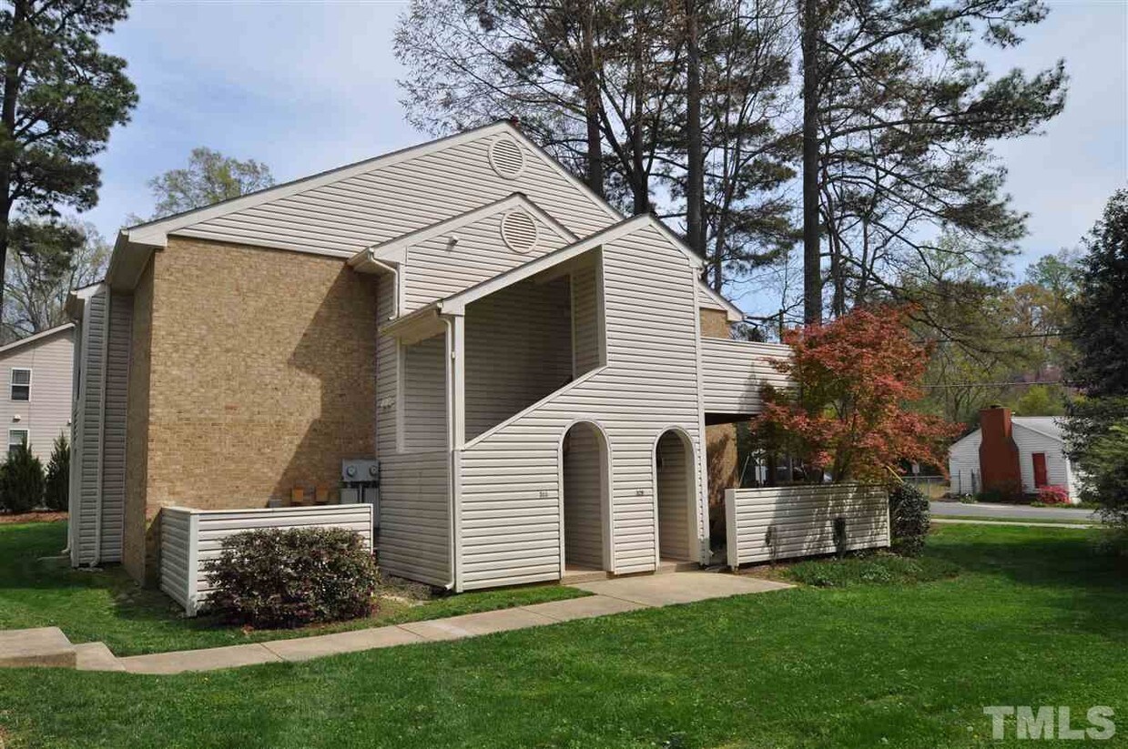 333 S West St, Cary, NC 27511 Room for Rent in Cary, NC