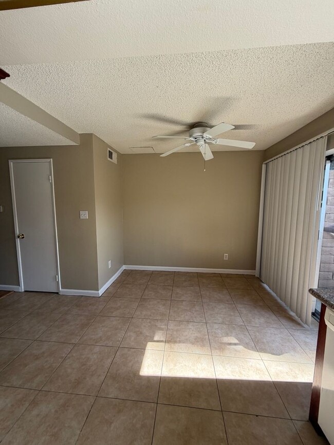 Building Photo - Camarillo Street