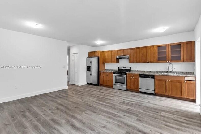 Foto del edificio - 7950 Tatum Waterway Dr