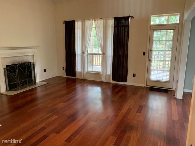 Building Photo - 3 br, 2.5 bath House - 233 Mossy Oak Way