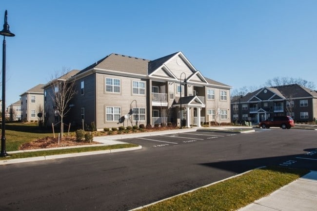 Building Photo - Whispering Hills Apartments