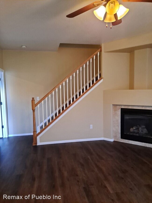 Building Photo - 3 br, 2.5 bath House - 4145 Outlook Blvd. #H