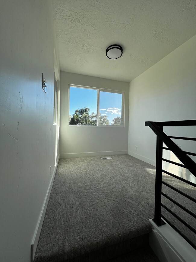 Photo - 1005 E Platinum Way House