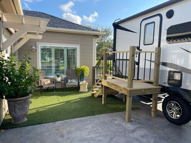 Foto del edificio - Charming 1BR plus bonus room, 2 full bath ...