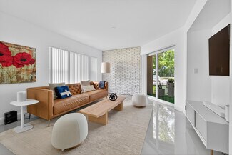Building Photo - 4807 Via Palm Lakes