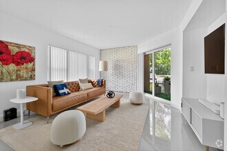 Building Photo - 4807 Via Palm Lakes