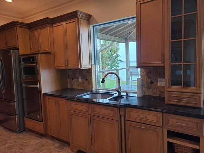 Foto del edificio - 2557 Pineapple Ave