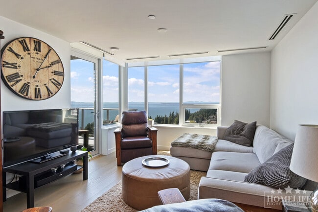 Building Photo - Stunning 2 Bed, 2 Bath Condo with Ocean Views in White Rock