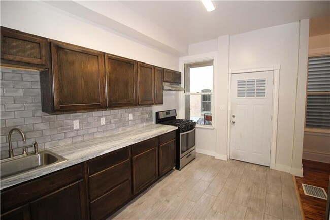 Building Photo - 224 8th St