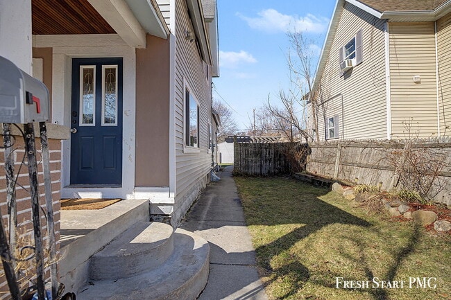 Building Photo - Spacious 5-Bed Home with 2.5 Baths