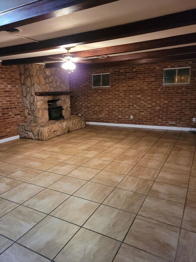 Foto del edificio - Big House on a Big Fenced Lot on the West Side of Jacksonville