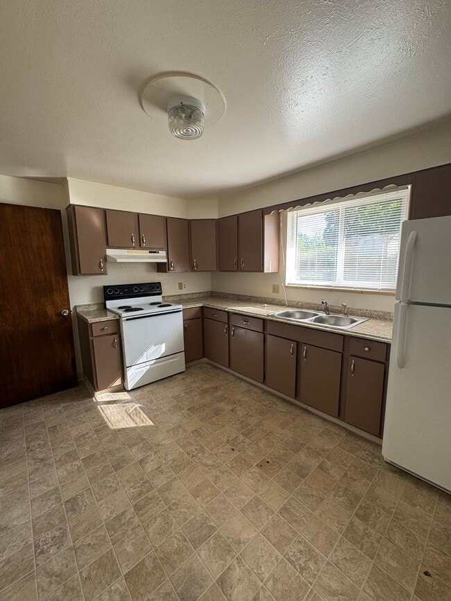 Building Photo - Single Family Home