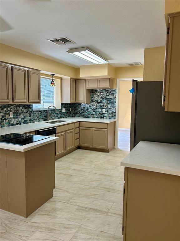 Foto del edificio - 3935 Heathersage Dr