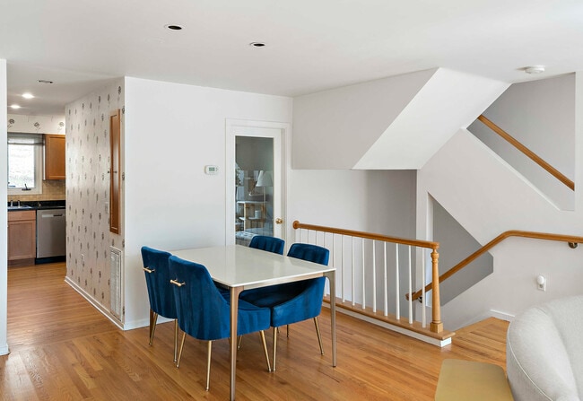 Building Photo - 248 Kenrick St