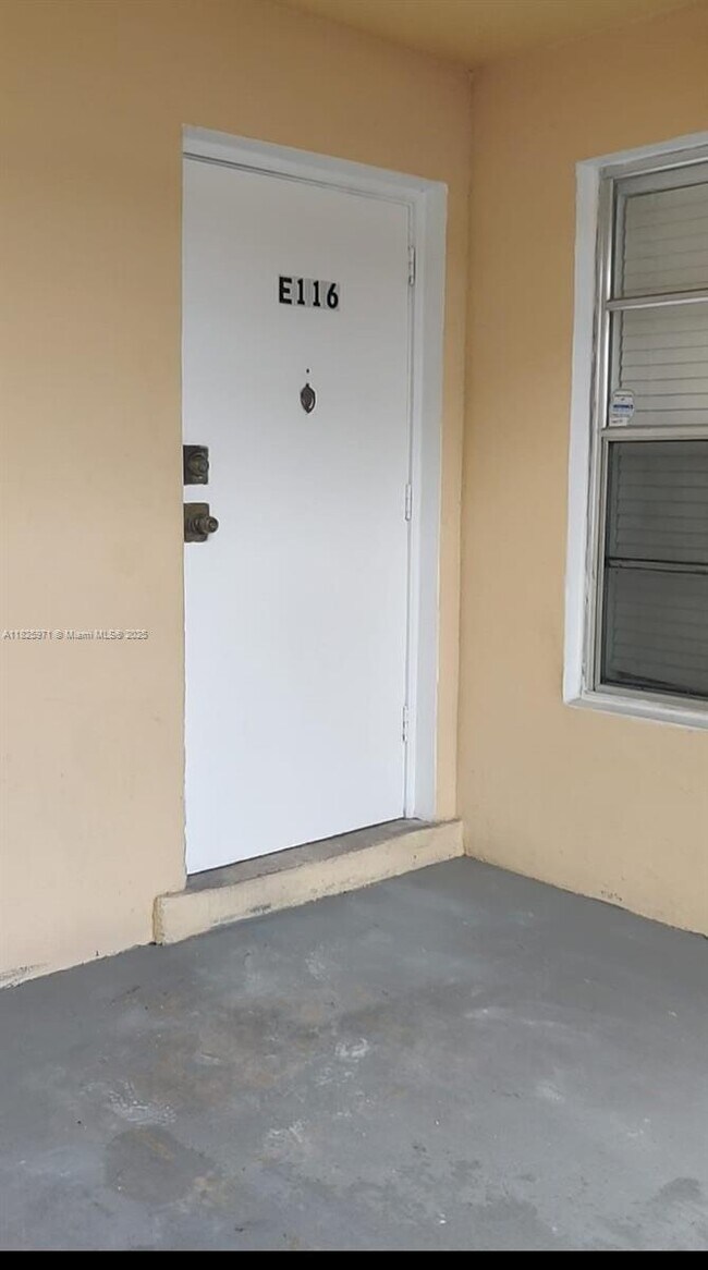 Foto del edificio - 7368 SW 82nd St