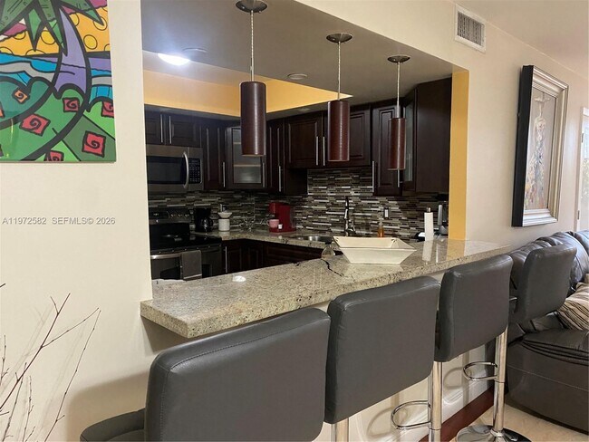 Foto del edificio - 200 Leslie Dr