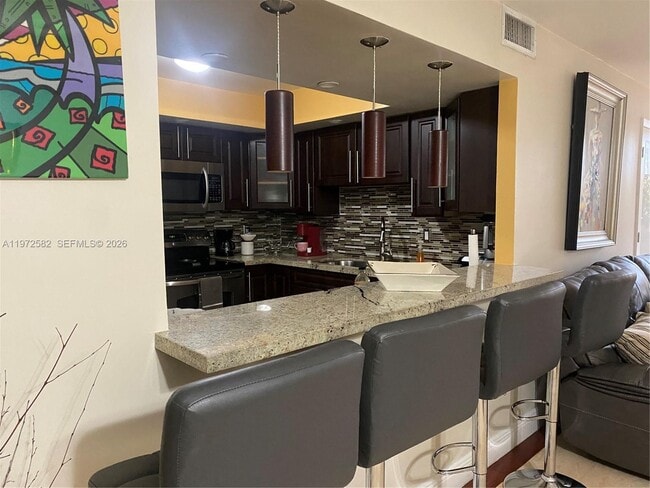 Building Photo - 200 Leslie Dr