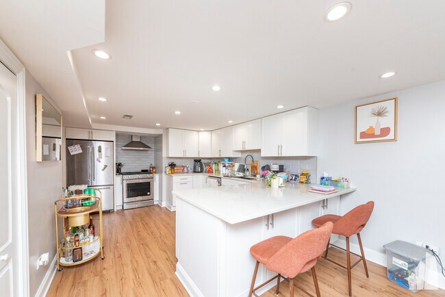 Foto del edificio - 1545 W Addison St