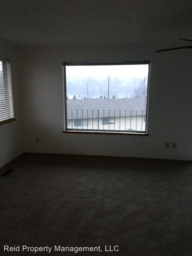 Building Photo - 327 Willow St