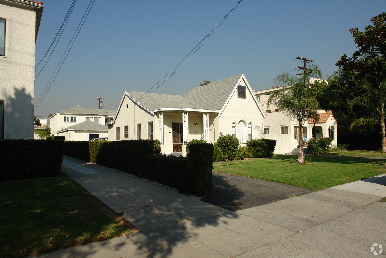 Primary Photo - 1127-1131 E Acacia Ave
