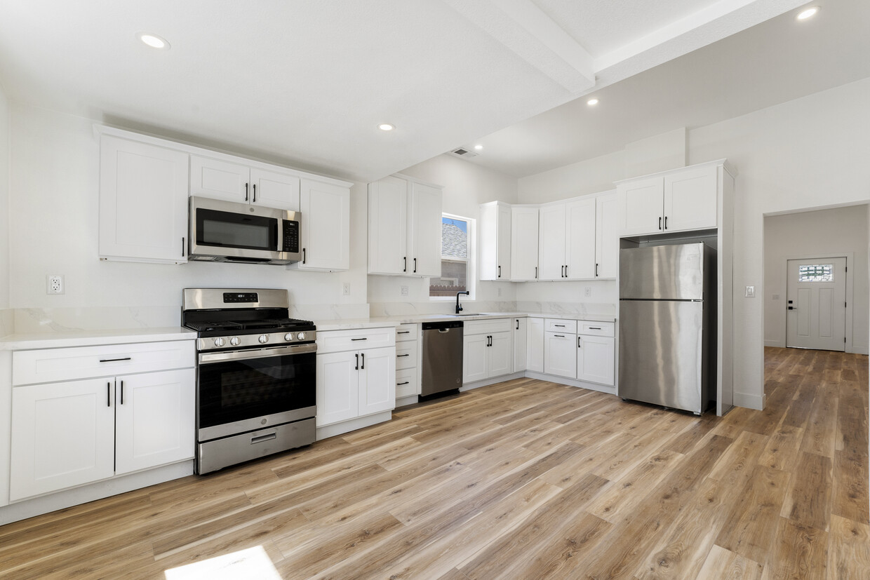 Primary Photo - 434 16th St