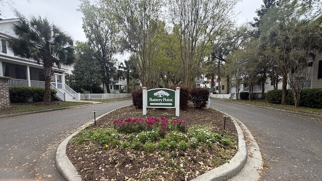 Foto del edificio - 101 Patrick Dr