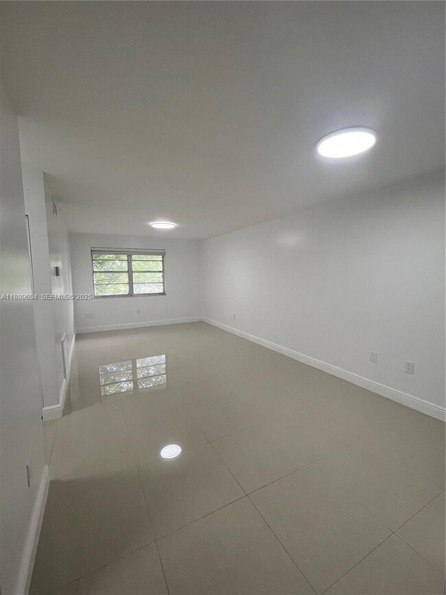 Building Photo - 17255 SW 95th Ave