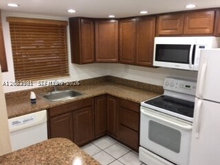 Building Photo - 13701 SW Kendale Lakes Cir