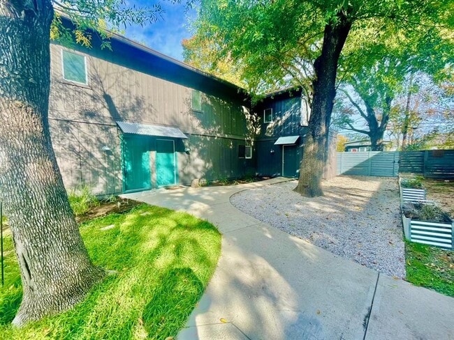 Building Photo - 608 Franklin Blvd