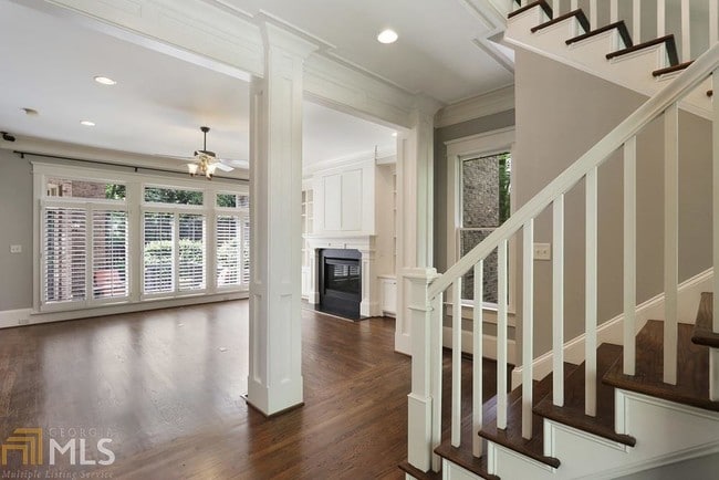 Building Photo - 2480 Ridgewood Rd NW