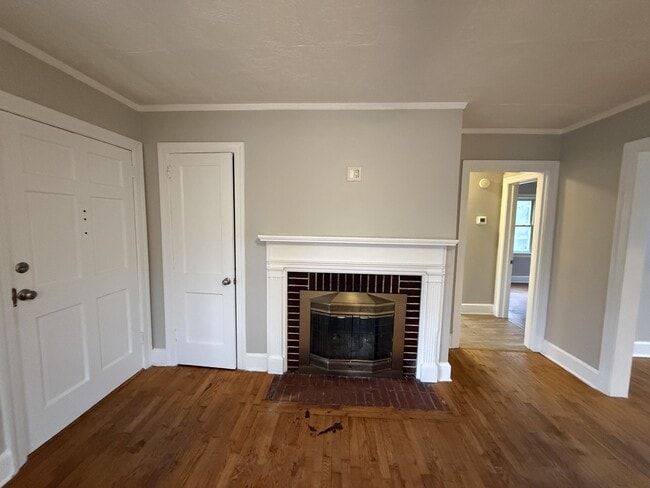 Building Photo - 628 E 4th Ave