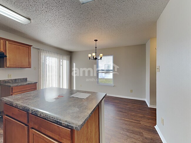 Foto del edificio - 690 Runnymede Ct