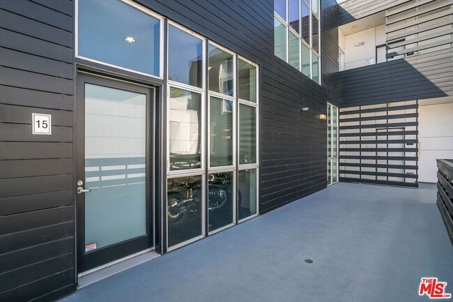 Foto del edificio - 825 Kings Rd