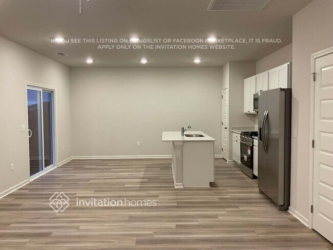 Building Photo - 5088 Mifford Dr