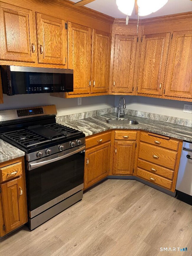 Foto del edificio - 65 Ingraham St