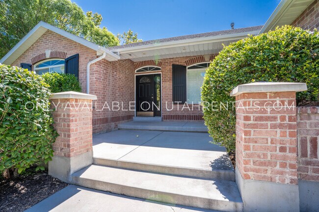 Building Photo - 1037 Park Palisade Dr