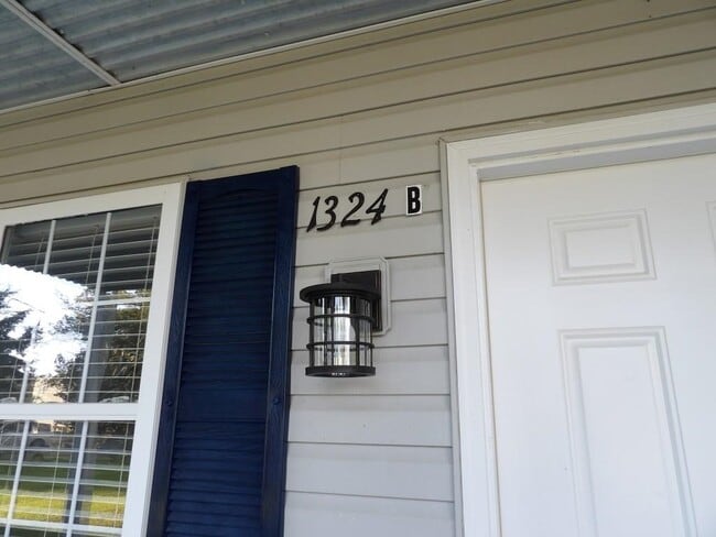 Building Photo - 1324 Waterway Dr