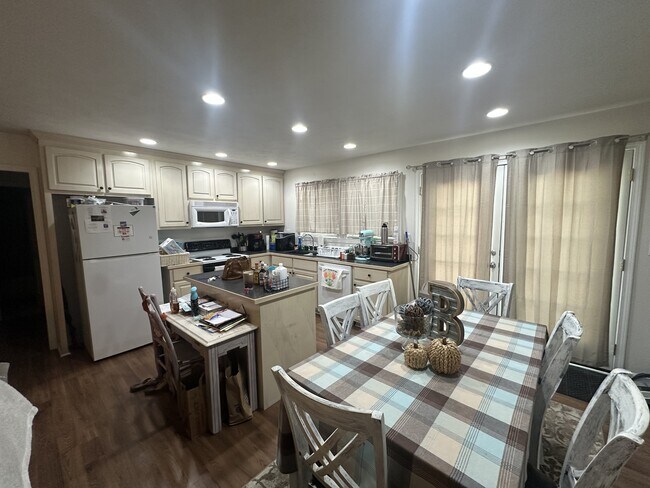 Foto del edificio - 157 Lakeview Dr S