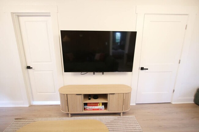 Foto del edificio - 102 W Emma St