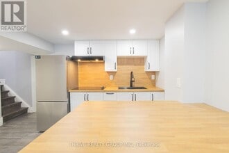 Building Photo - 3 Winding Woods Crescent
