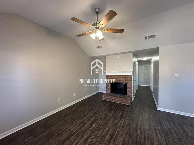 Foto del edificio - 5529 Emerald Hills Dr