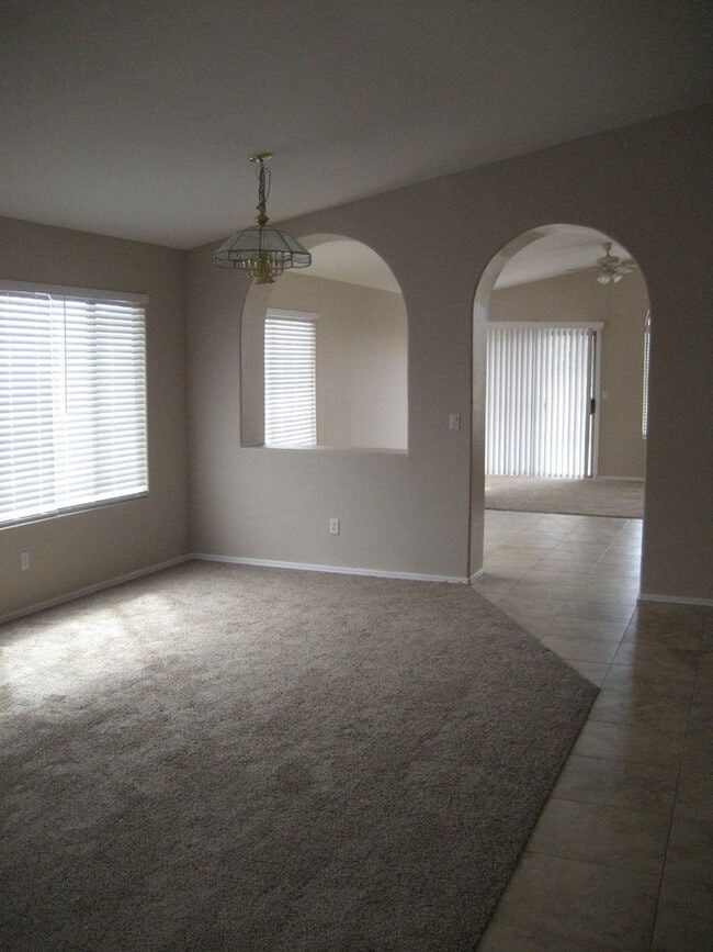 Building Photo - 3819 E Kings Ave