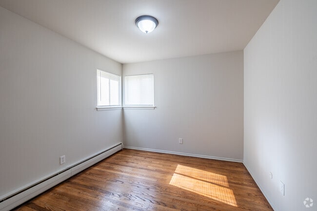 2 habitaciones, 1 baño - 800 pies cuadrados - Dormitorio principal - Harrison Street Apartments