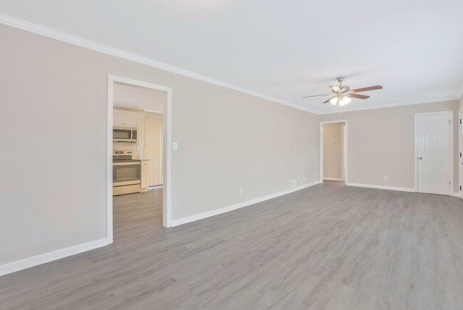 Building Photo - 3140 Columbia Woods Dr