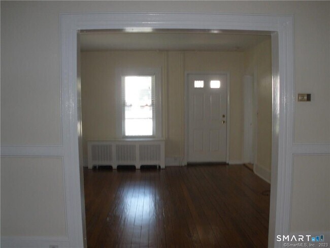 Foto del edificio - 803 Cove Rd