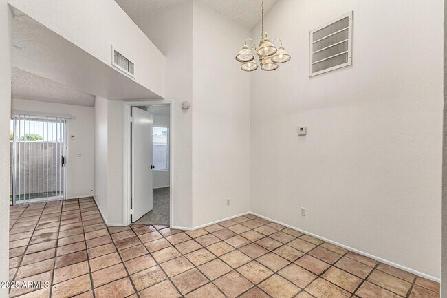 Foto del edificio - 14002 N 49th Ave