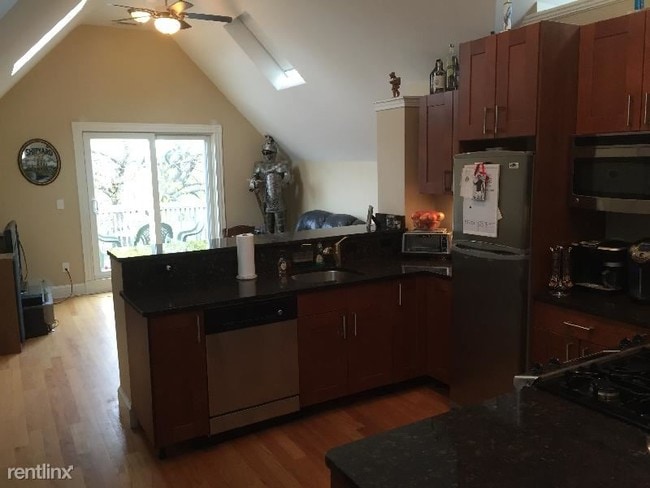 Building Photo - 2 br, 1 bath  - 52 Winchester St Unit 2
